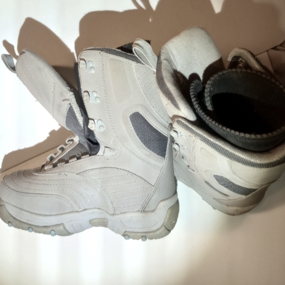 Airwalk snowboard boots